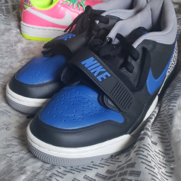 Sneakers - Picture 3 of 3